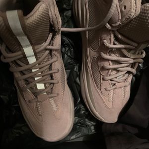 Yeezy boots size 7